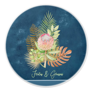 Schöne tropische Blume auf Batik-Blau-Zoll Keramikknauf