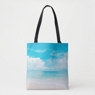 Schöne tropische Strände mit blauem Himmel und wei Tasche