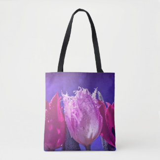 Schöne Tulpen auf einer Taschentasche Tasche