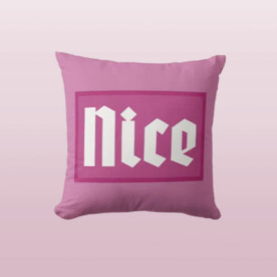 Schöne Typografie auf rosa Kiste Wurfkissen Kissen