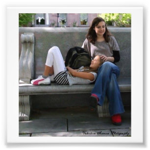 SCHÖNE UND GLÜCKLICHE MÄDCHEN FOTODRUCK