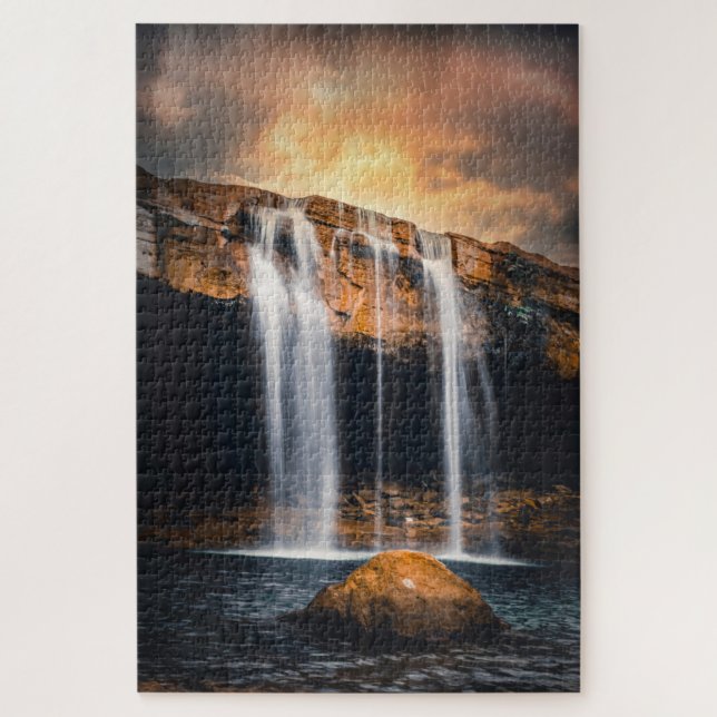 Schöne Wasserfall Landschaft (Vertikal)