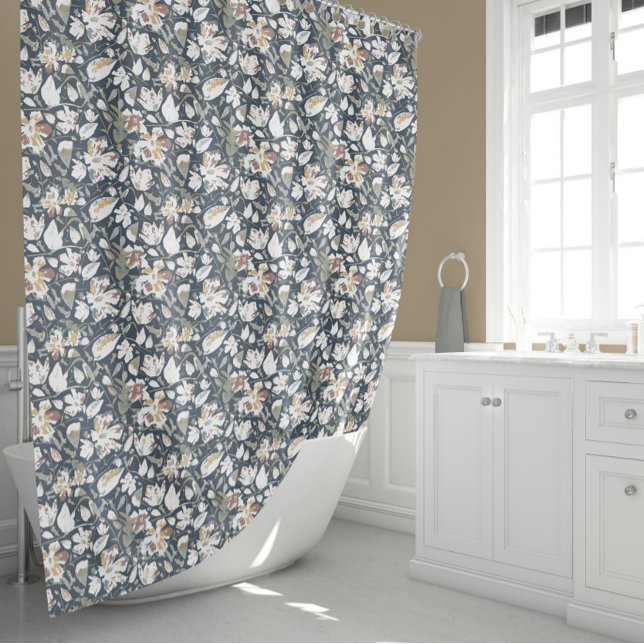 Schöne Wasserfarbe Duschvorhang (Elegant Green Gold Rust Clematis Floral Patter Shower Curtain from Studio Posies. )