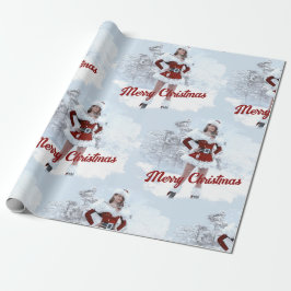 Schöne Weihnachtsfrau über den Winterschnee Geschenkpapier