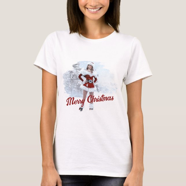 Schöne Weihnachtsfrau über den Winterschnee T-Shirt (Vorderseite)