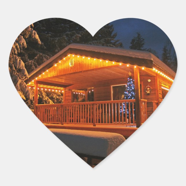 Schöne Weihnachtslichter auf Blockhaus im Schnee Herz-Aufkleber (Vorderseite)