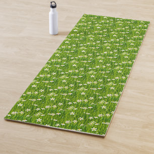 Schöne weiße Blumen und grüne Pflanzenblätter Yogamatte