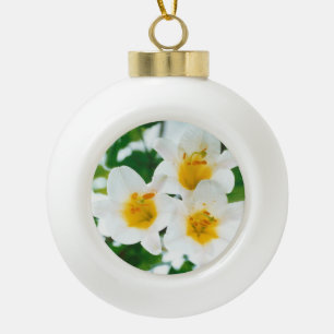 Schöne weiße Lilien - Lilium candidum  Keramik Kugel-Ornament