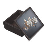Schöne weiße Rose Kiste<br><div class="desc">Weißrosen Goldene Blätter Dekorative Geschenkboxen</div>