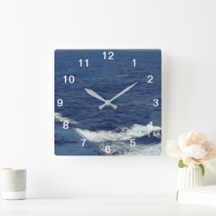 Schöne weiße Schaumwellen Wanduhr