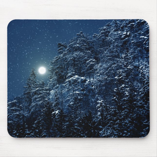 Schöne Winterlandschaft mit Schnee bedeckte Bäume Mousepad (Vorne)