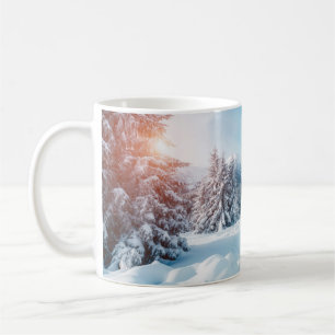 Schöne Winterlandschaft, phantastische Berge Kaffeetasse