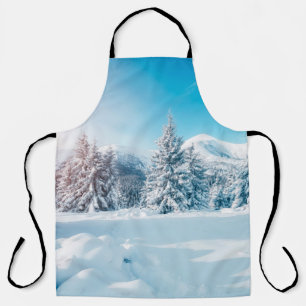 Schöne Winterlandschaft, phantastische Berge Schürze