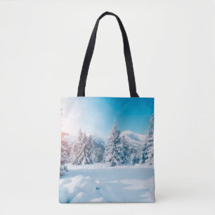 Schöne Winterlandschaft, phantastische Berge Tasche
