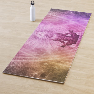 Schöne Yoga-Meditations-Lotos-Pose-Silhouette Yogamatte