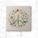 Schöner 70er Retro Peace Sign Fliese<br><div class="desc">Schöner 70er Retro Peace Signature Keramik Fliesen. Diese Kachel zeichnet sich durch ein atemberaubendes Retro-Blumendesign aus, das ein großes, kühnes Friedenszeichen in der Mitte umgibt. Die lebhaften, Vintag inspirierten Blume sind in einer harmonischen Farbenmischung gehalten, die ein Gefühl von Nostalgie und Ruhe weckt. Ideal für alle, die Stil und eine...</div>
