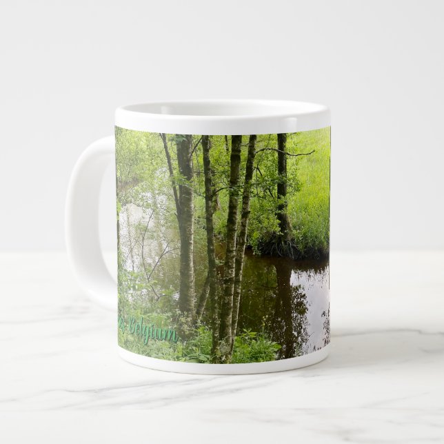 Schöner Belgischer Wald und Fluss, Reise Jumbo-Tasse (Vorderseite Links)
