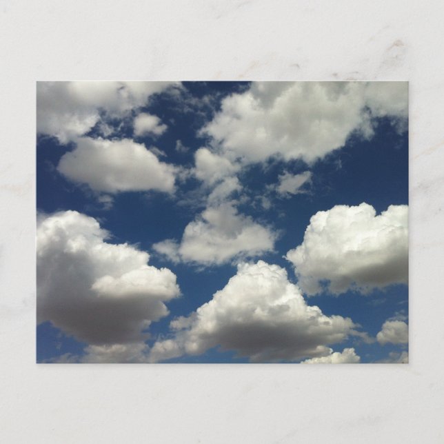 Schöner blauer Himmel mit puffigen weißen Wolken Postkarte (Vorderseite)