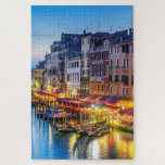Schöner Canal Sunset Venedig Italien Reisen<br><div class="desc">Dieses atemberaubende Puzzle zeigt die Reflexionen der Restaurantlampen im Wasser des Canale Grande in Venedig,  Italien #italy #italian #canal #enkanal #venice #reflekections #sunset #europe #landschaftlich #travel #travel #outdoors #jigsaw #jigsaw #jigsawpuzzle #gifts #gifts #fun #aringstuffers #landschaft</div>