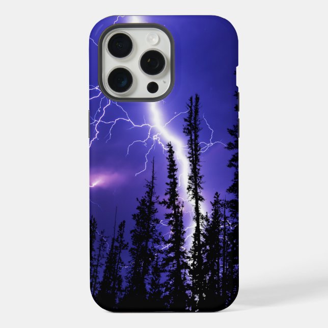 schöner Donner über dem Wald iPhone 15 Pro Max Hülle (Rückseite)