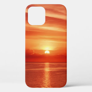 Schöner farbenfroher Sonnenaufgang am Meer mit Dra Case-Mate iPhone Hülle