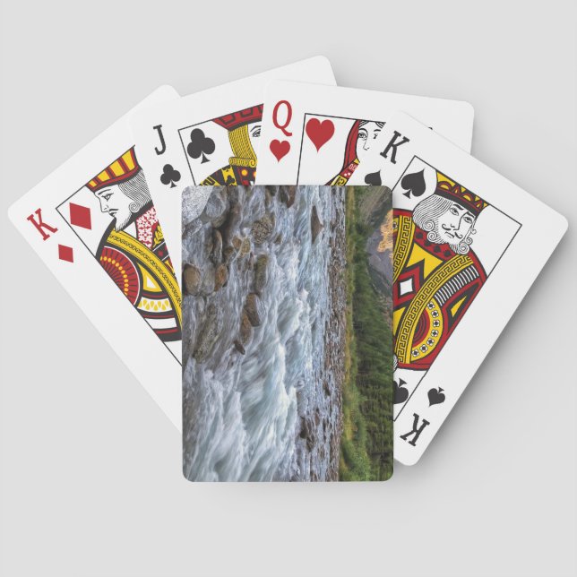 Schöner Gebirgsbach, der über Felsen fließt Spielkarten (Rückseite)