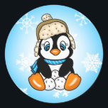 Schöner handgezogener Pinguin mit Schneebällen Runder Aufkleber<br><div class="desc">Ein niedlicher,  lustiger Cartoon Pinguin mit Schneebällen und Schneeflocken Hintergrund.</div>