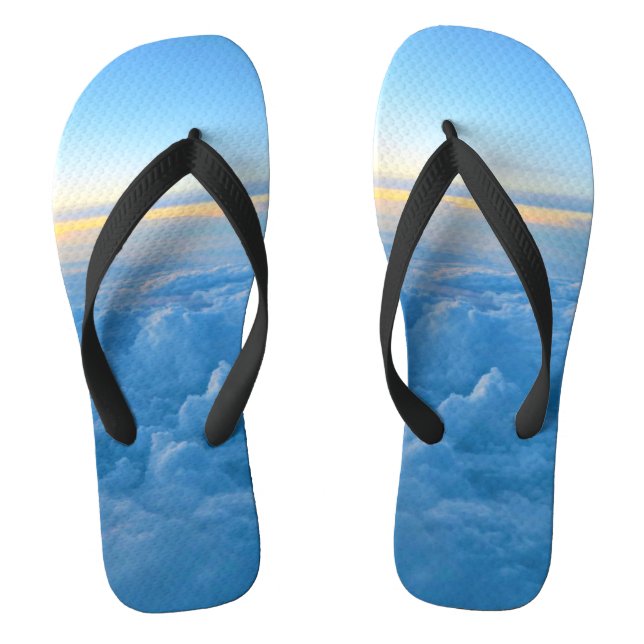 schöner Himmel mit Wolken Flip Flops (Fußbett)