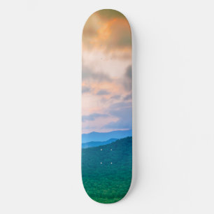Schöner Himmel, rote Wolken Skateboard