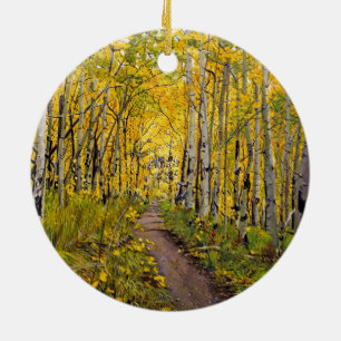 Schöner landschaftlicher Herbstweg im Espenbaumhai Keramik Ornament