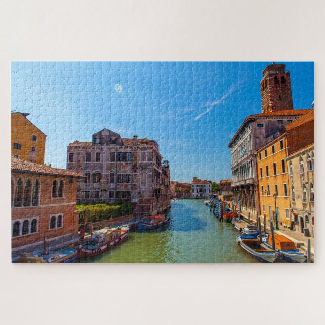 Schöner landschaftlicher Kanal in Venedig, Italien (Horizontal)