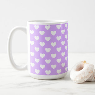 Schöner Lavendel mit weißem Herzmuster Kaffeetasse
