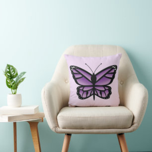 Schöner Lila und schwarzer Schmetterling Sommer Kissen