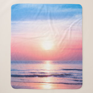 Schöner morgendlicher Sonnenaufgang, blaues Meer,  Sherpadecke