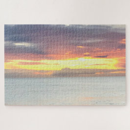 Schöner orange gelber Sonnenuntergang Sommerhimmel