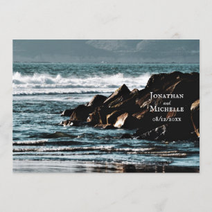 Schöner Ozean, Wellen und Felsen Strand Hochzeit Einladung