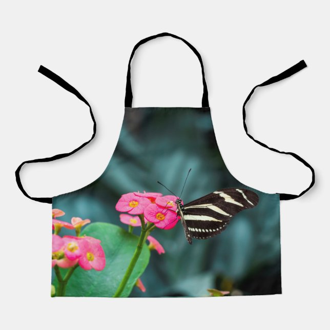 Schöner Schmetterling auf rosa Blume Schürze (Vorderseite)