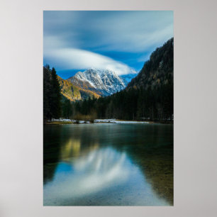 Schöner See mit Bergen in Zgornje Jezersko Poster