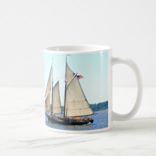Schoner segelt Tasse