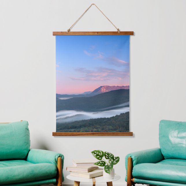 Schöner Sonnenaufgang Blick auf Nanos von Šilentab Wandteppich Mit Holzrahmen (Wohnzimmer)