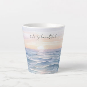 Schöner Sonnenuntergang am Ozean Milchtasse