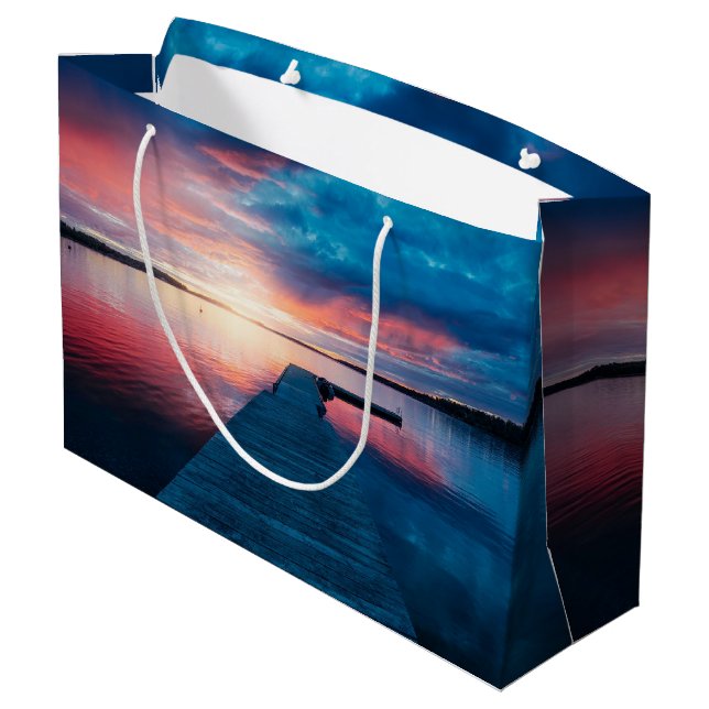 Schöner Sonnenuntergang am ruhigen See Große Geschenktüte (Rückseite Schrägansicht)