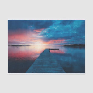 Schöner Sonnenuntergang am ruhigen See Seidenpapier