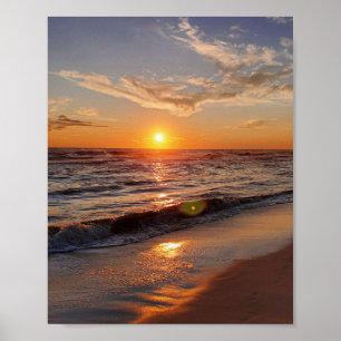 Schöner Sonnenuntergang am Strand Poster