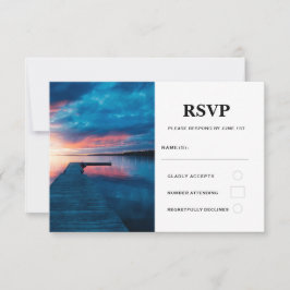 Schöner Sonnenuntergang auf einem ruhigen See Hoch RSVP Karte
