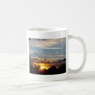 schöner Sonnenuntergang blau gelbe Landschaft ents Kaffeetasse