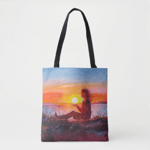 Schöner Sonnenuntergang im Ozean. Portrait junger Tasche