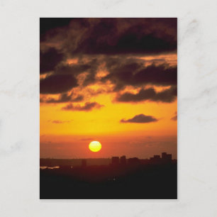 Schöner Sonnenuntergang: Skyline im Stadtzentrum, Postkarte