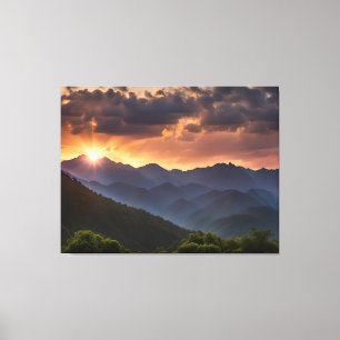 Schöner Sonnenuntergang über den Bergen Leinwanddruck