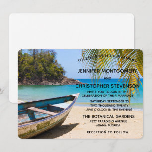 Schöner tropischer Strand mit einer Rowboat-Hochze Einladung